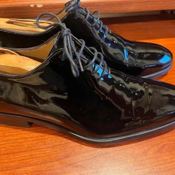 Black patent leather wholecut oxfords size 9 1/2